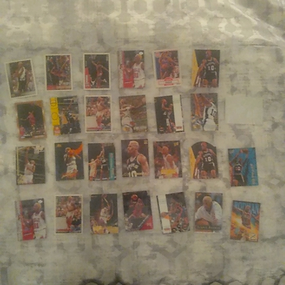 27 Dennis Rodman Basketball Cards